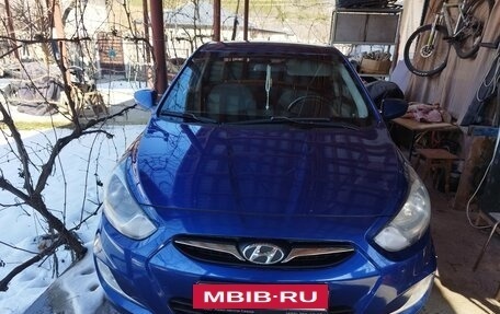 Hyundai Solaris II рестайлинг, 2012 год, 800 000 рублей, 2 фотография