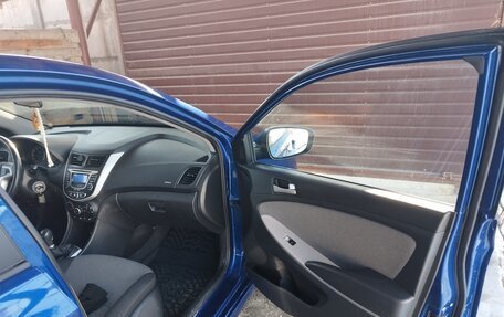 Hyundai Solaris II рестайлинг, 2012 год, 800 000 рублей, 4 фотография