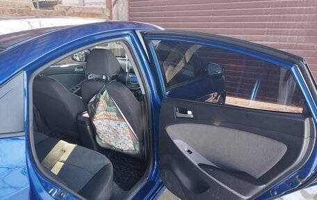 Hyundai Solaris II рестайлинг, 2012 год, 800 000 рублей, 5 фотография