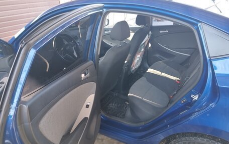 Hyundai Solaris II рестайлинг, 2012 год, 800 000 рублей, 6 фотография