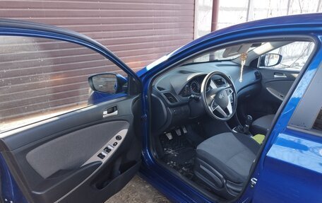 Hyundai Solaris II рестайлинг, 2012 год, 800 000 рублей, 7 фотография