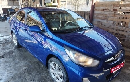 Hyundai Solaris II рестайлинг, 2012 год, 800 000 рублей, 9 фотография