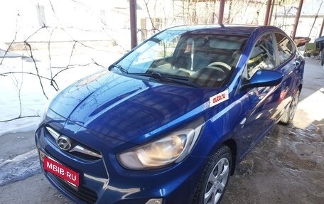 Hyundai Solaris II рестайлинг, 2012 год, 800 000 рублей, 10 фотография