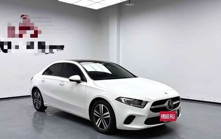 Mercedes-Benz A-Класс, 2021 год, 1 675 000 рублей, 3 фотография