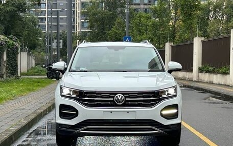 Volkswagen Taos, 2020 год, 1 950 000 рублей, 2 фотография