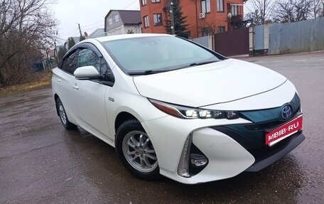 Toyota Prius IV XW50, 2018 год, 1 999 000 рублей, 2 фотография