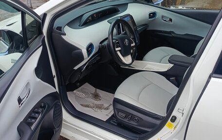 Toyota Prius IV XW50, 2018 год, 1 999 000 рублей, 8 фотография