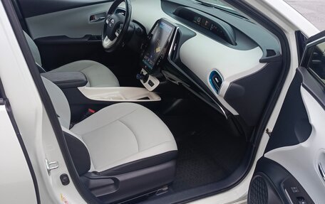 Toyota Prius IV XW50, 2018 год, 1 999 000 рублей, 9 фотография