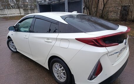 Toyota Prius IV XW50, 2018 год, 1 999 000 рублей, 4 фотография