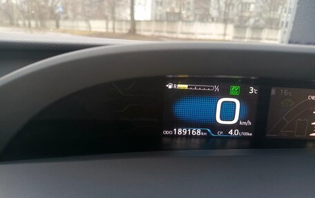 Toyota Prius IV XW50, 2018 год, 1 999 000 рублей, 13 фотография