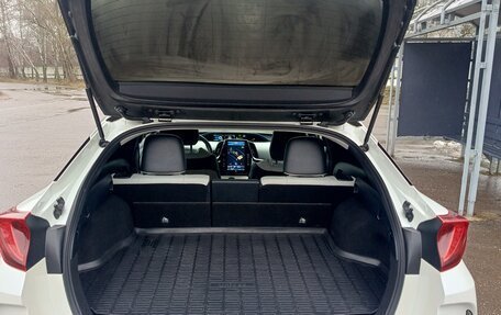 Toyota Prius IV XW50, 2018 год, 1 999 000 рублей, 6 фотография