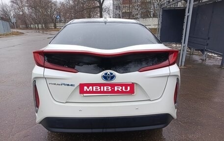 Toyota Prius IV XW50, 2018 год, 1 999 000 рублей, 5 фотография