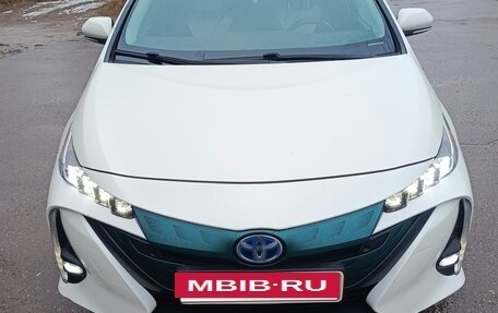 Toyota Prius IV XW50, 2018 год, 1 999 000 рублей, 10 фотография