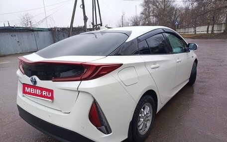 Toyota Prius IV XW50, 2018 год, 1 999 000 рублей, 3 фотография