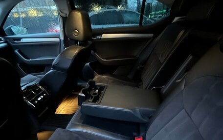 Skoda Superb III рестайлинг, 2017 год, 1 850 000 рублей, 24 фотография