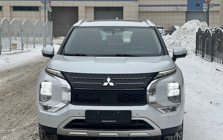 Mitsubishi Outlander, 2023 год, 3 750 000 рублей, 3 фотография