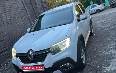 Renault Logan II, 2019 год, 860 000 рублей, 1 фотография