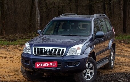 Toyota Land Cruiser Prado 120 рестайлинг, 2004 год, 2 100 000 рублей, 2 фотография