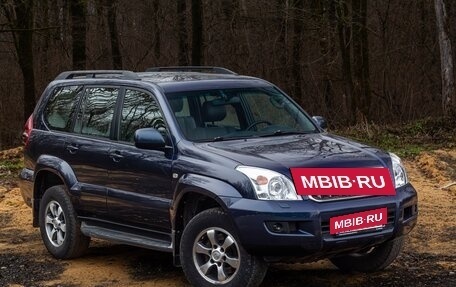 Toyota Land Cruiser Prado 120 рестайлинг, 2004 год, 2 100 000 рублей, 5 фотография