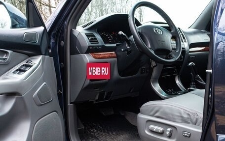 Toyota Land Cruiser Prado 120 рестайлинг, 2004 год, 2 100 000 рублей, 23 фотография