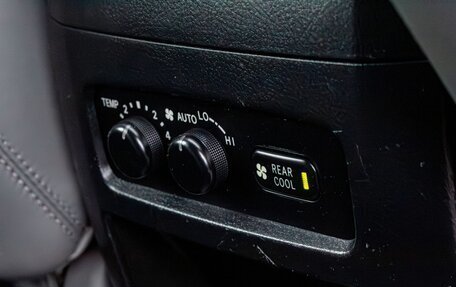 Toyota Land Cruiser Prado 120 рестайлинг, 2004 год, 2 100 000 рублей, 31 фотография