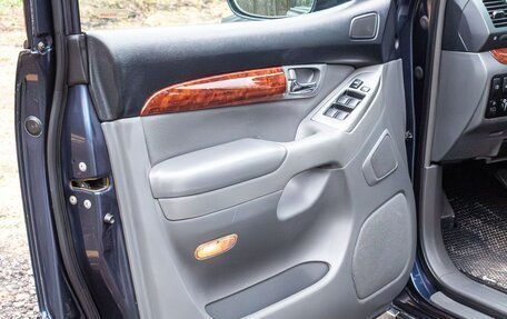 Toyota Land Cruiser Prado 120 рестайлинг, 2004 год, 2 100 000 рублей, 32 фотография