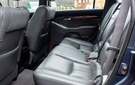 Toyota Land Cruiser Prado 120 рестайлинг, 2004 год, 2 100 000 рублей, 39 фотография