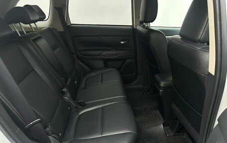 Mitsubishi Outlander III рестайлинг 3, 2012 год, 1 200 000 рублей, 14 фотография