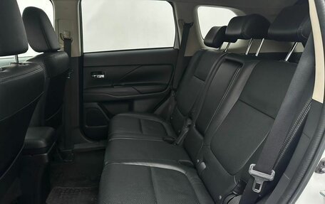 Mitsubishi Outlander III рестайлинг 3, 2012 год, 1 200 000 рублей, 10 фотография