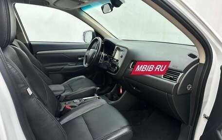 Mitsubishi Outlander III рестайлинг 3, 2012 год, 1 200 000 рублей, 13 фотография