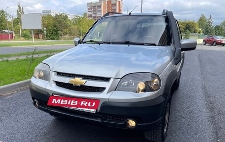 Chevrolet Niva I рестайлинг, 2018 год, 915 000 рублей, 2 фотография