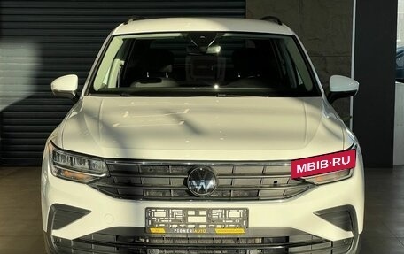 Volkswagen Tiguan II, 2021 год, 2 300 000 рублей, 2 фотография