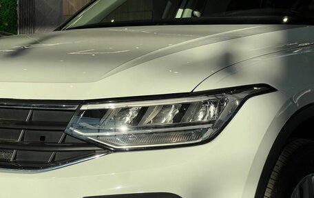 Volkswagen Tiguan II, 2021 год, 2 300 000 рублей, 10 фотография