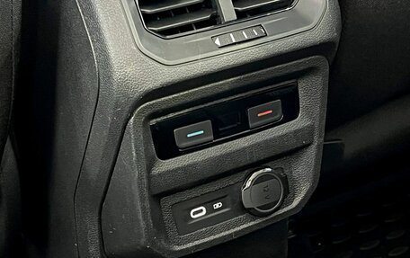 Volkswagen Tiguan II, 2021 год, 2 300 000 рублей, 21 фотография