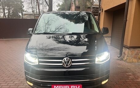Volkswagen Multivan T6 рестайлинг, 2018 год, 4 800 000 рублей, 3 фотография