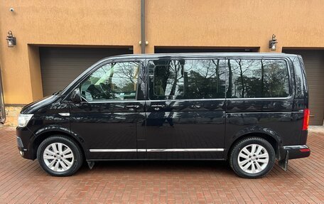 Volkswagen Multivan T6 рестайлинг, 2018 год, 4 800 000 рублей, 12 фотография