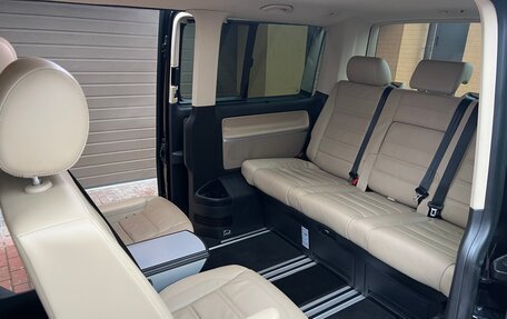 Volkswagen Multivan T6 рестайлинг, 2018 год, 4 800 000 рублей, 26 фотография