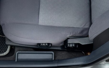 Nissan Almera, 2004 год, 335 000 рублей, 32 фотография