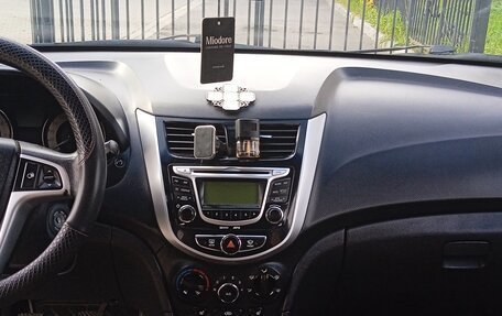 Hyundai Solaris II рестайлинг, 2013 год, 650 000 рублей, 9 фотография