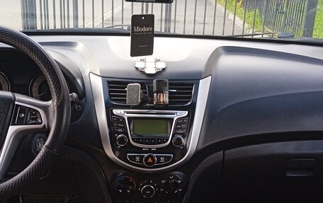 Hyundai Solaris II рестайлинг, 2013 год, 650 000 рублей, 18 фотография