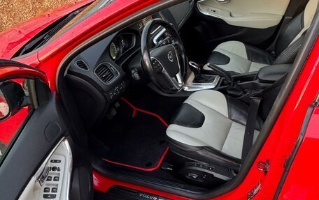 Volvo V40 II рестайлинг, 2013 год, 1 400 000 рублей, 8 фотография