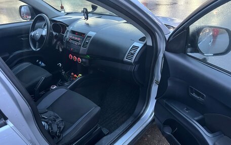 Mitsubishi Outlander III рестайлинг 3, 2007 год, 750 000 рублей, 10 фотография