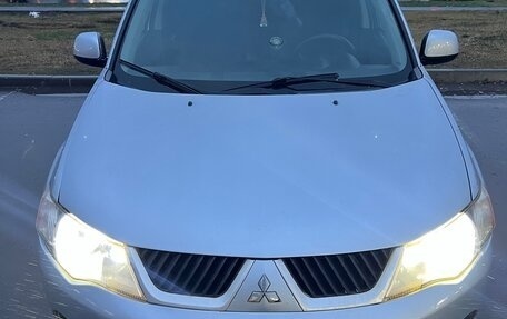 Mitsubishi Outlander III рестайлинг 3, 2007 год, 750 000 рублей, 15 фотография