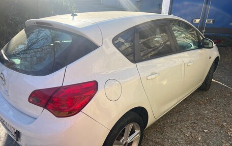 Opel Astra J, 2011 год, 650 000 рублей, 3 фотография