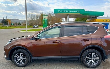 Toyota RAV4, 2017 год, 2 400 000 рублей, 2 фотография