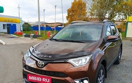Toyota RAV4, 2017 год, 2 400 000 рублей, 6 фотография