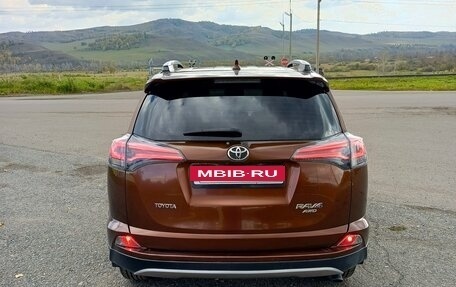 Toyota RAV4, 2017 год, 2 400 000 рублей, 3 фотография