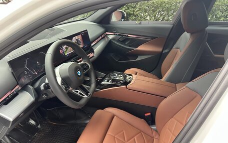 BMW 5 серия, 2025 год, 8 436 099 рублей, 8 фотография