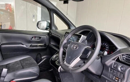 Toyota Voxy III, 2021 год, 1 998 027 рублей, 10 фотография