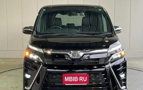 Toyota Voxy III, 2021 год, 1 998 027 рублей, 2 фотография